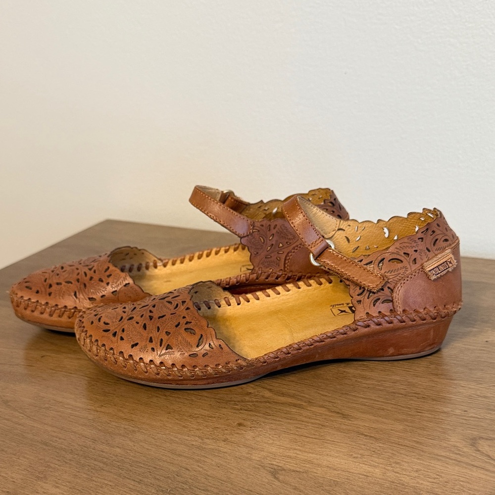 PIKOLINOS Tan Leather Cutout Flats